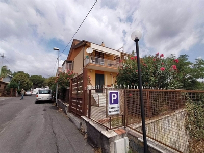 Appartamento in vendita a Nicolosi Catania