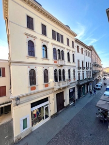 Appartamento in vendita a Padova via Roma