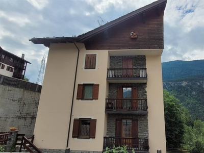 Appartamento in vendita a Pre'-saint-didier Aosta Palleusieux