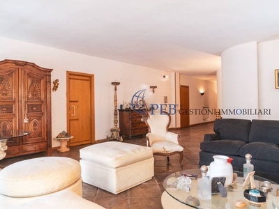 Appartamento in Vendita a Roma, zona EUR, 690'000€, 235 m²