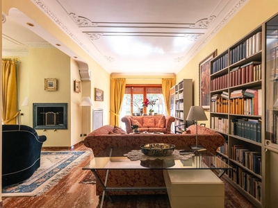 Appartamento in Vendita a Roma, zona Torrino, 649'000€, 190 m²