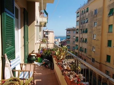 Appartamento in Vendita in Via Arrigo Boito a Genova