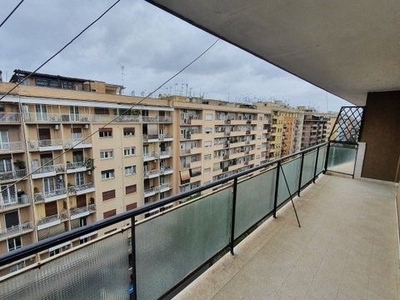 Appartamento in Vendita in Via Gabriello Chiabrera 86 a Roma