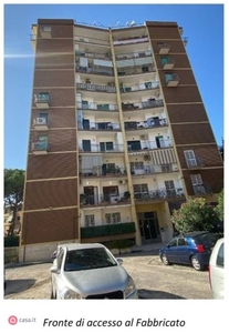 Appartamento in Vendita in Via Giustiniano 225 a Napoli