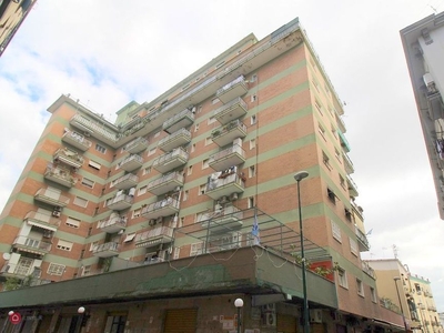 Appartamento in Vendita in Via S. Eframo a Napoli