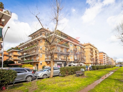 Appartamento in Vendita in Viale Tito Labieno a Roma