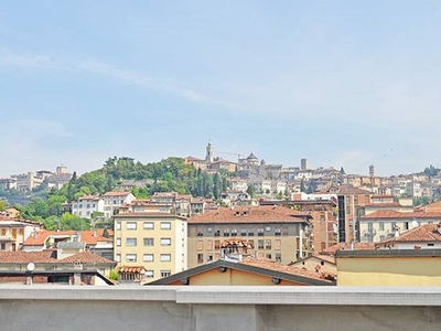 Attico in Affitto a Bergamo, zona Centrale, 5'000€, 330 m²