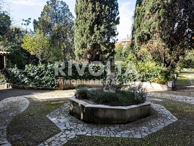 Attico in Vendita a Roma, zona Axa, 530'000€, 167 m²
