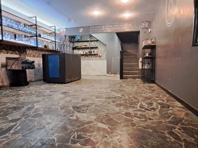 Attività commerciale in Vendita a Genova, zona Centro Storico, 140'000€, 90 m²