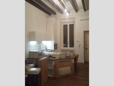 Bilocale in Affitto a Milano, zona navigli, 1'100€, 60 m², arredato