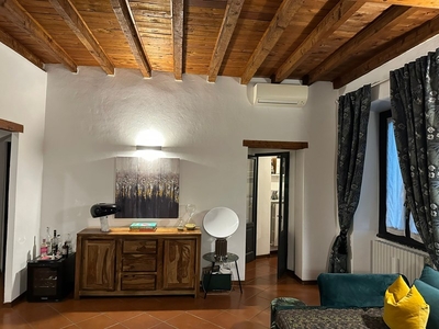 Bilocale in Affitto a Milano, zona ticinese, 1'800€, 80 m², arredato