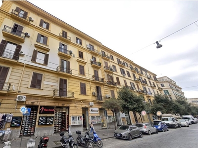 Bilocale in Vendita a Napoli, 180'000€, 75 m²