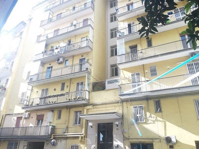 Bilocale in Vendita a Napoli, 230'000€, 65 m²