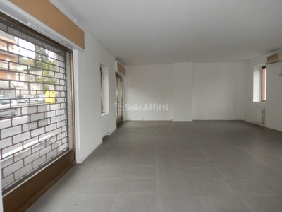 Capannone in Affitto a Lecco, 1'000€, 80 m²