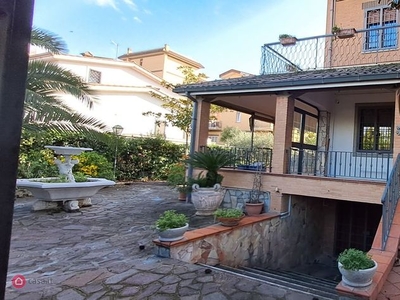 Casa Bi/Trifamiliare in Vendita in Via Castrofilippo a Roma