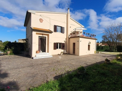 Casa di campagna in vendita 4 Stanze da letto a Sorano