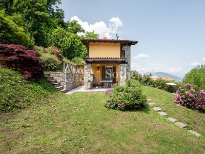 Casa in vendita in Arona, Italia