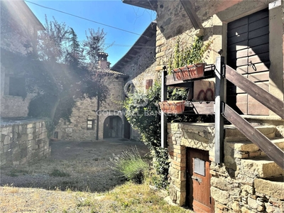 Casa in vendita in Canossa, Italia