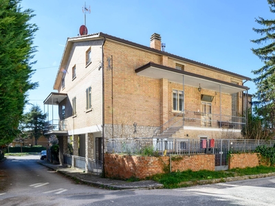 Casa in vendita in Gubbio, Italia