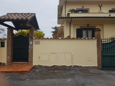 Casa in vendita in Mentana, Italia