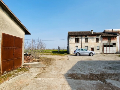 Casa in vendita in Redondesco, Italia