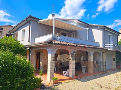 Casa indipendente con giardino a Baschi