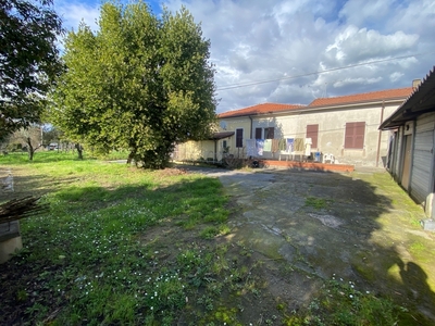 Casa indipendente con giardino in via borgolo 79, Castelnuovo Magra