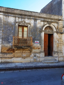 Casa indipendente con terrazzo a Floridia