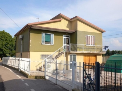 Casa Indipendente in vendita a Piacenza d'Adige