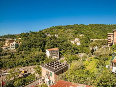 Casa indipendente in Vendita in Salita Preli 24 a Genova