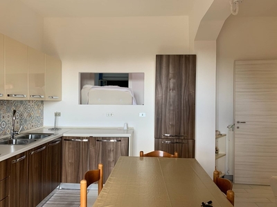 Casa Semi Indipendente in Affitto a Catanzaro, zona Lungomare, 250€, 105 m², arredato