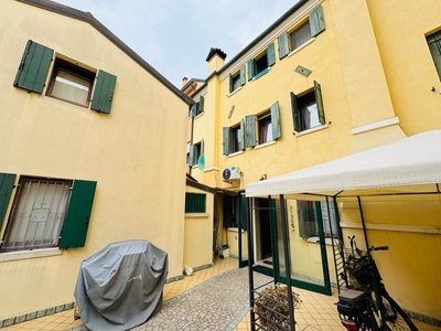 Casa singola in vendita a Chioggia Venezia Sottomarina Centro