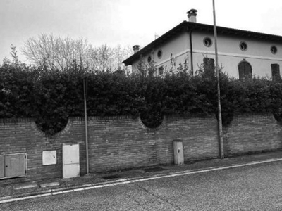 Immobile commerciale in Vendita a Ferrara, 443'250€, 444 m²