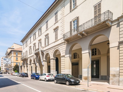 Immobile commerciale in Vendita a Lecco, zona Centro, 220'000€, 80 m²