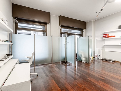 Immobile commerciale in Vendita a Milano, zona Missaglia, 165'000€, 60 m²
