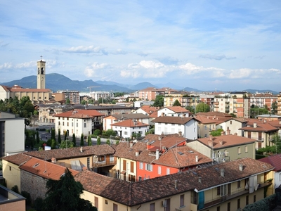 Negozio in Vendita a Bergamo, zona Centrale, 700 m²