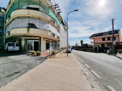 Negozio in Vendita a Caserta, 190'000€, 65 m²