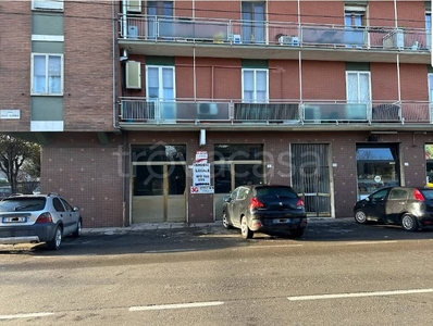 Negozio in vendita a Modena via delle Suore, 106