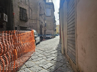 Negozio in vendita a Napoli via Porta Posillipo