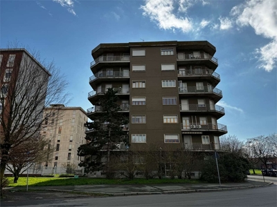 Quadrilocale ad Alessandria, 2 bagni, garage, 136 m², 6° piano