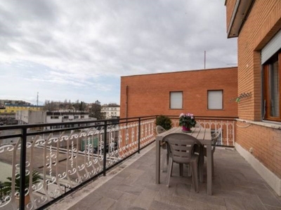 Quadrilocale in Vendita a Roma, zona Tor Tre Teste, 280'000€, 180 m²