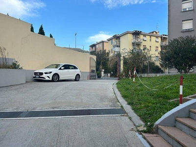 Quadrilocale in Vendita a Savona, zona Mongrifone, 290'000€, 85 m², arredato