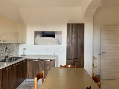 Stanza in Affitto a Catanzaro, zona Lido Lungomare, 250€, 105 m², arredato
