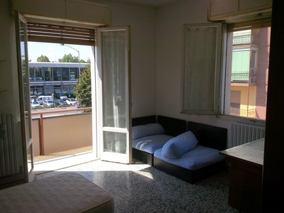 Stanza in Affitto a Modena, zona Modena Est, 280€, 14 m²