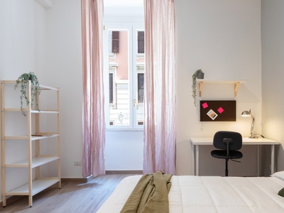Stanza in affitto in appartamento con 8 camere da letto a Roma