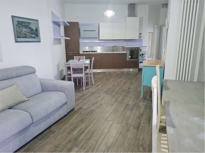 Trilocale a Falconara Marittima, 1 bagno, 72 m², ottimo stato