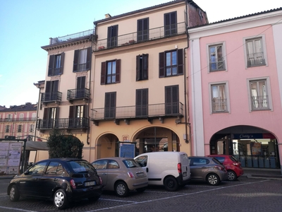 Trilocale con terrazzo, Asti centro storico