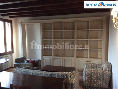 Trilocale in Affitto a Parma, 1'000€, 88 m², arredato