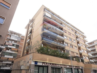 Trilocale in Vendita a Roma, zona Tiburtino, 329'000€, 119 m²