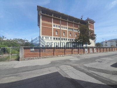 Ufficio in Vendita a Brescia, 790'000€, 2148 m²